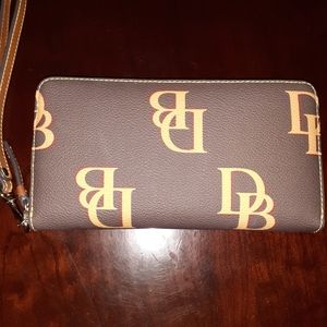 Dooney&Bourke wallet/wristlet